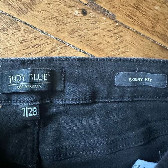Judy Blue black raw hem skinny fit 7/28 normcore jeans - Picture 2 of 4